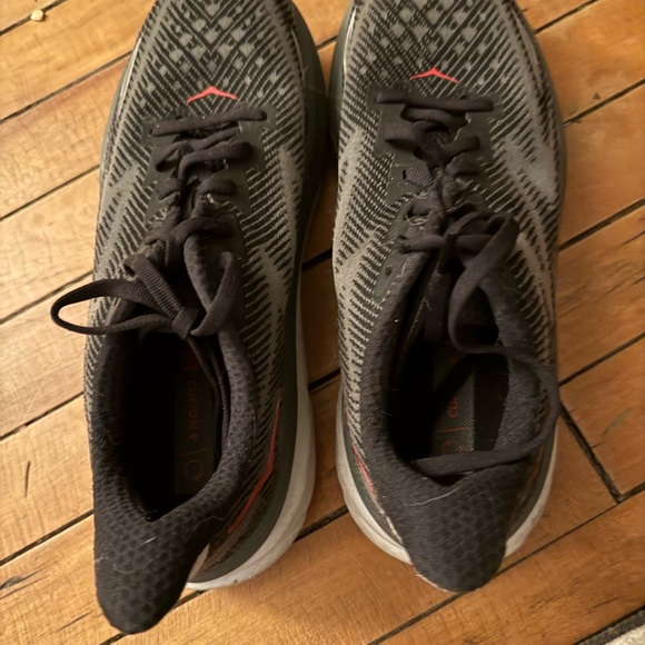 Men’s Clifton Hokas, size 9 - Picture 3 of 5